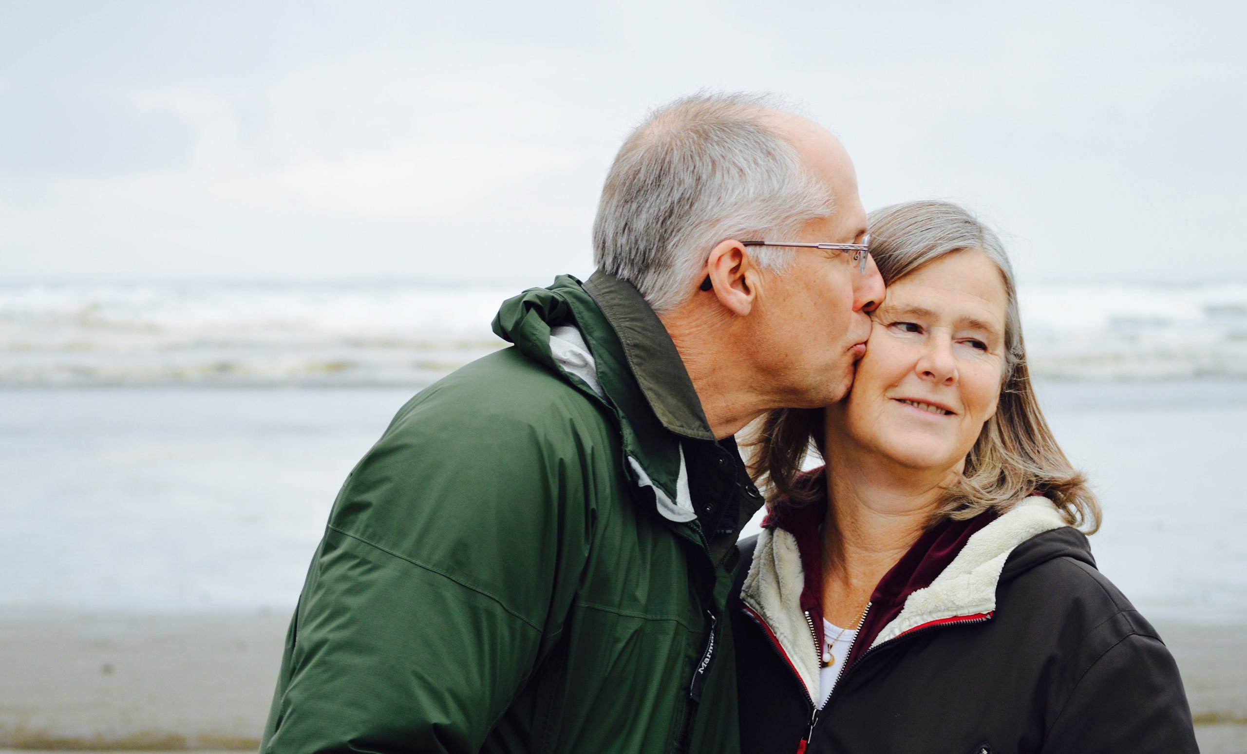 Couple kissing on beach blog-10