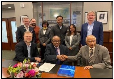 Dr. Pradip Ghosh (in centre) with JHSPH dignitaries at Kolkata.